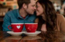 Vertrauenswürdige Partnersuche auf Dating Cafe. (Foto: AdobeStock Curioso.Photography _808221233)