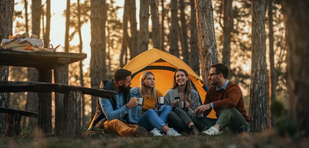 Wahrheit Fragen Extrem: Spannende Enthüllungen beim gemütlichen Teetrinken (Foto: AdobeStock - 317337666 bernardbodo)